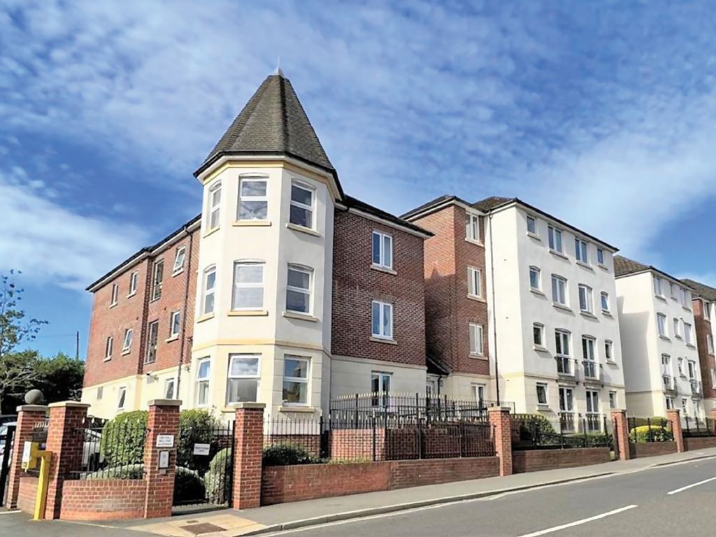 2 bed flat for sale in Windsor Way, Aldershot GU11 Zoopla