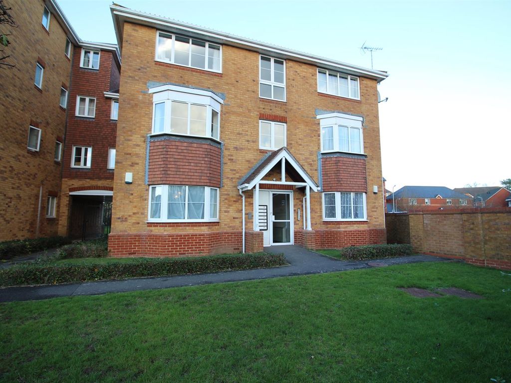 2 bed flat to rent in Peter Candler Way, Kennington, Ashford TN24, £995