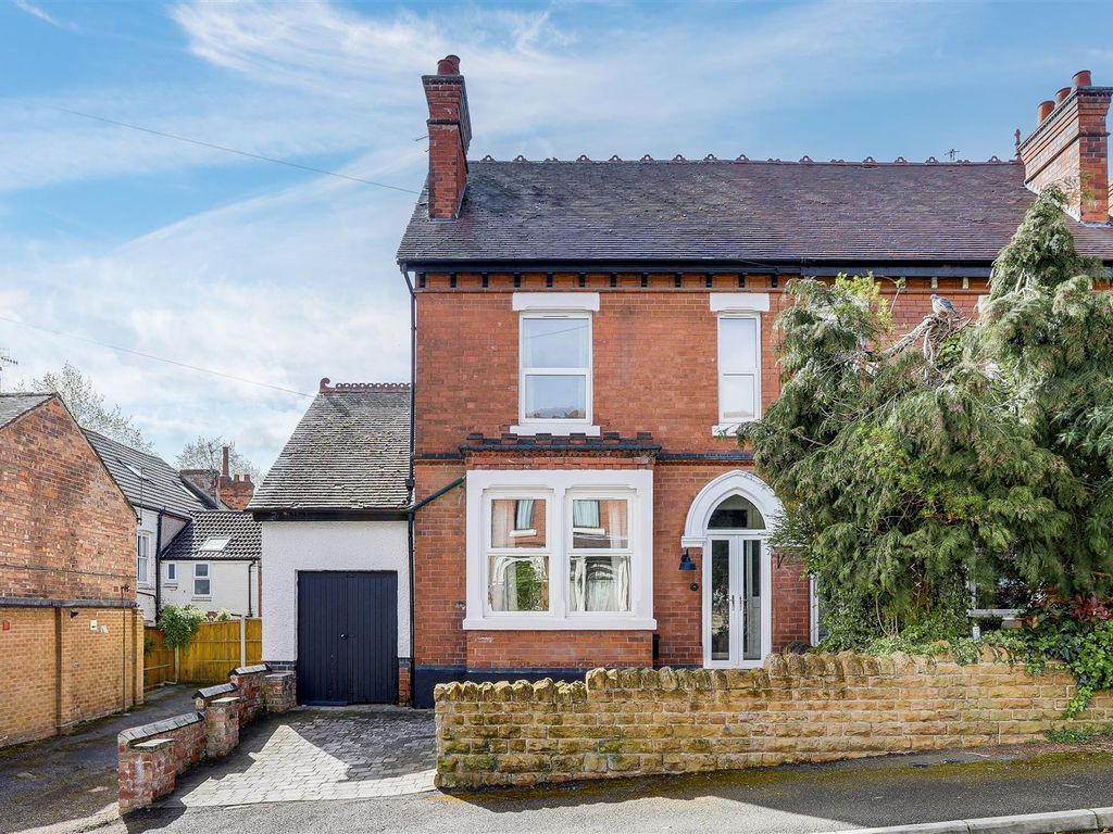 5 bed semidetached house for sale in Daybrook Avenue, Sherwood