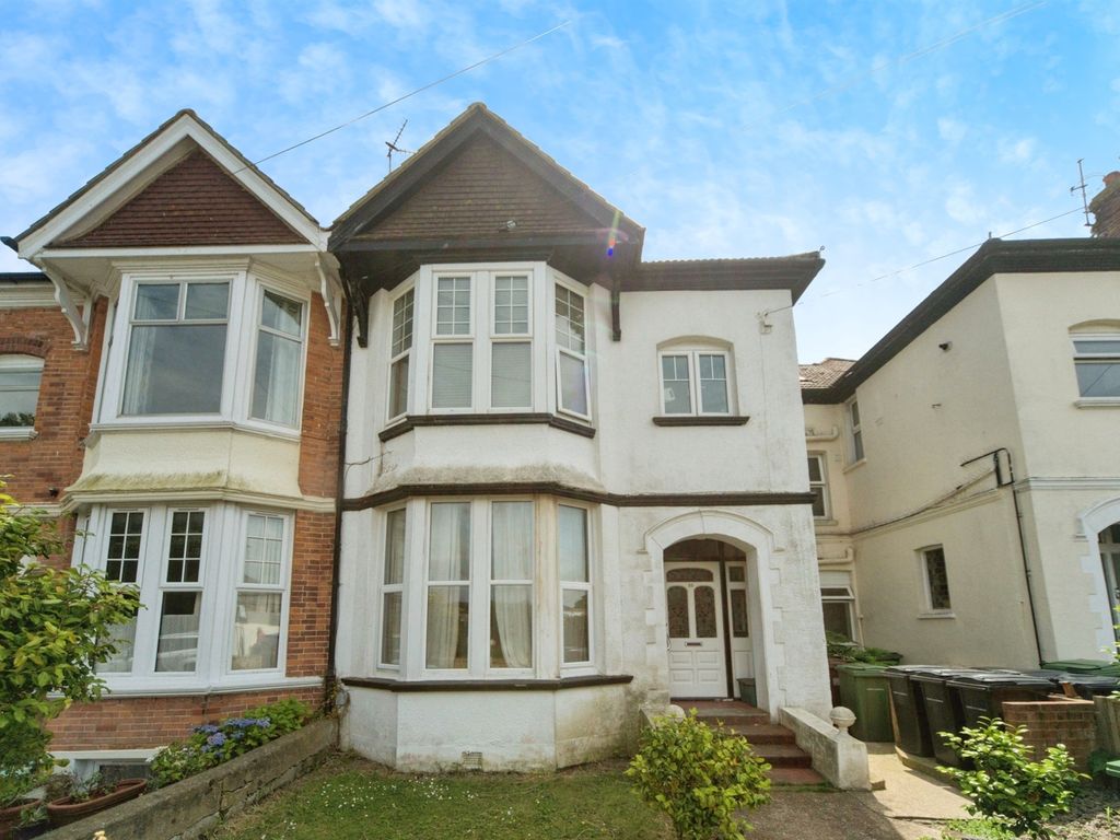 2 bed flat for sale in Egerton Road, BexhillOnSea TN39, £275,000 Zoopla