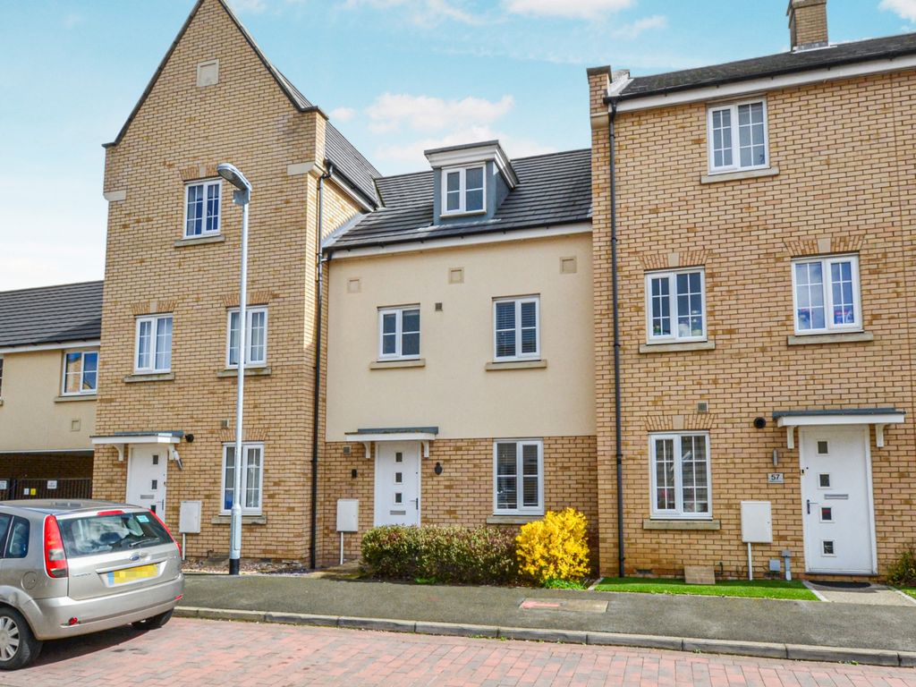 4 bed town house for sale in Buttercup Avenue, Eynesbury, St. Neots