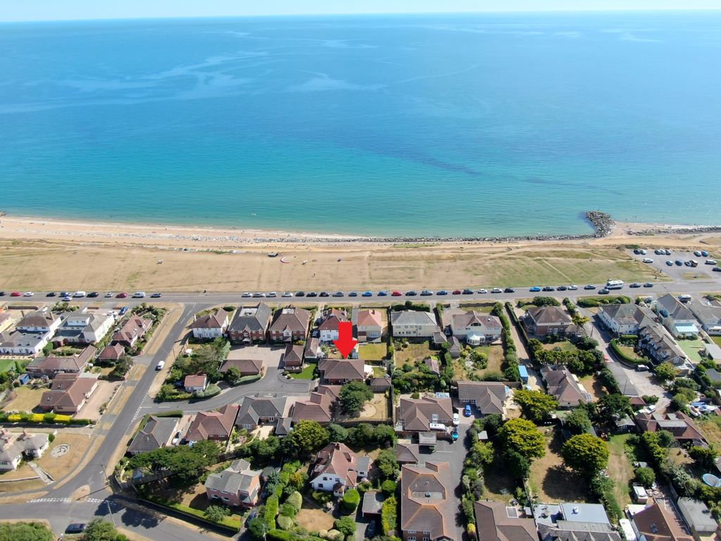 3 bed bungalow for sale in Mariners Reach, Barton On Sea, New Milton