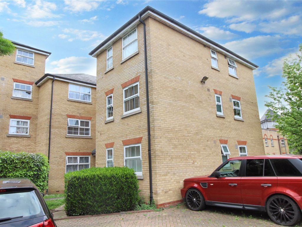 2 bed flat for sale in Harston Drive, Enfield, Middlesex EN3, £295,000