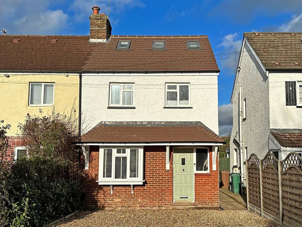 4 bed semidetached house for sale in Honeycrock Lane, Salfords