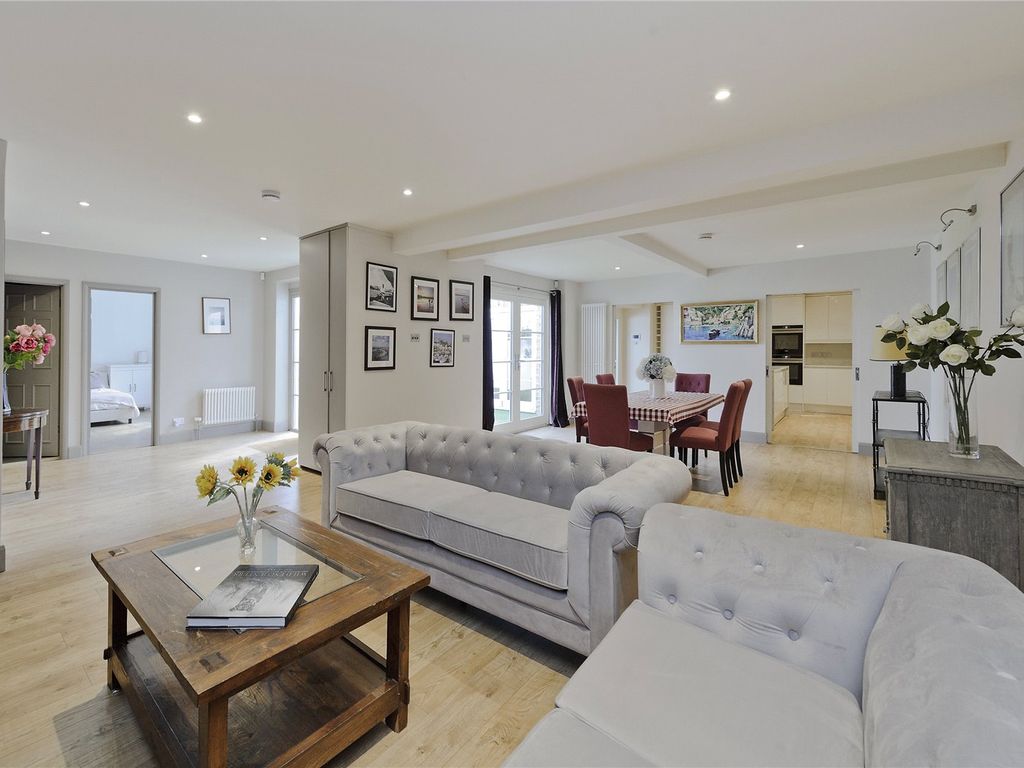 Disbrowe Road, London W6  