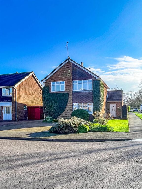 4 bed detached house for sale in Maple Way, BurnhamOnCrouch CM0, £