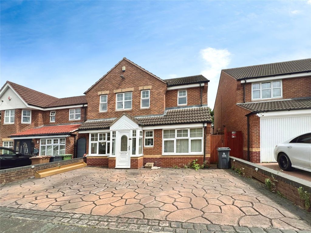 4 bed detached house to rent in Yale Road, Willenhall, West Midlands