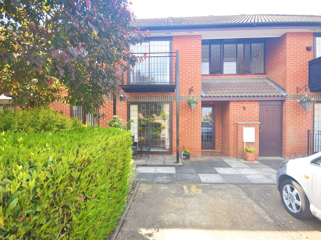 3 bed flat to rent in Swan Mews, Wharf Road, Wendover, Aylesbury HP22