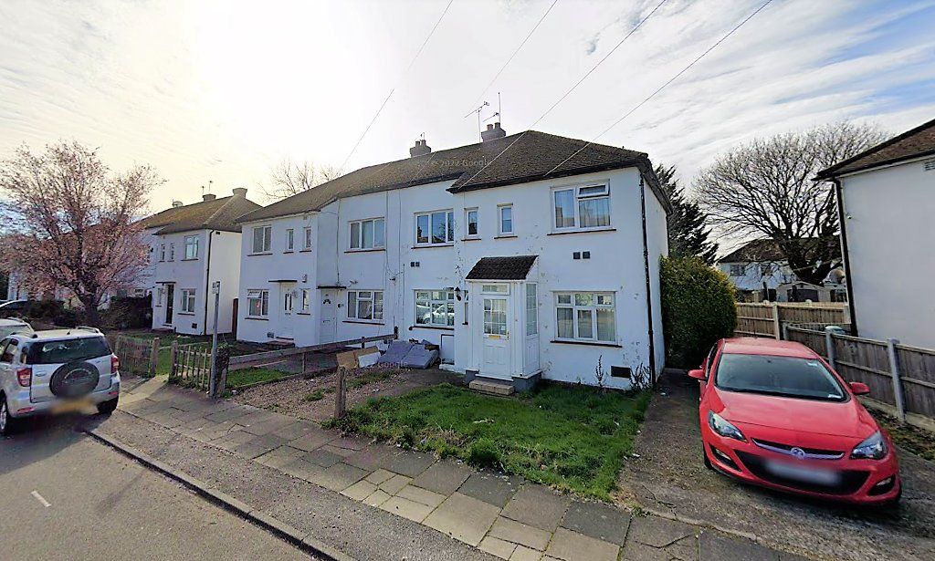 2 bed for sale in The Crescent, Harlington, Hayes UB3, £290,000 Zoopla