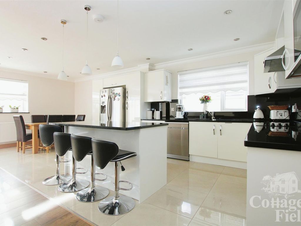 4 bed detached house for sale in Beech Avenue, Crews Hill, Enfield