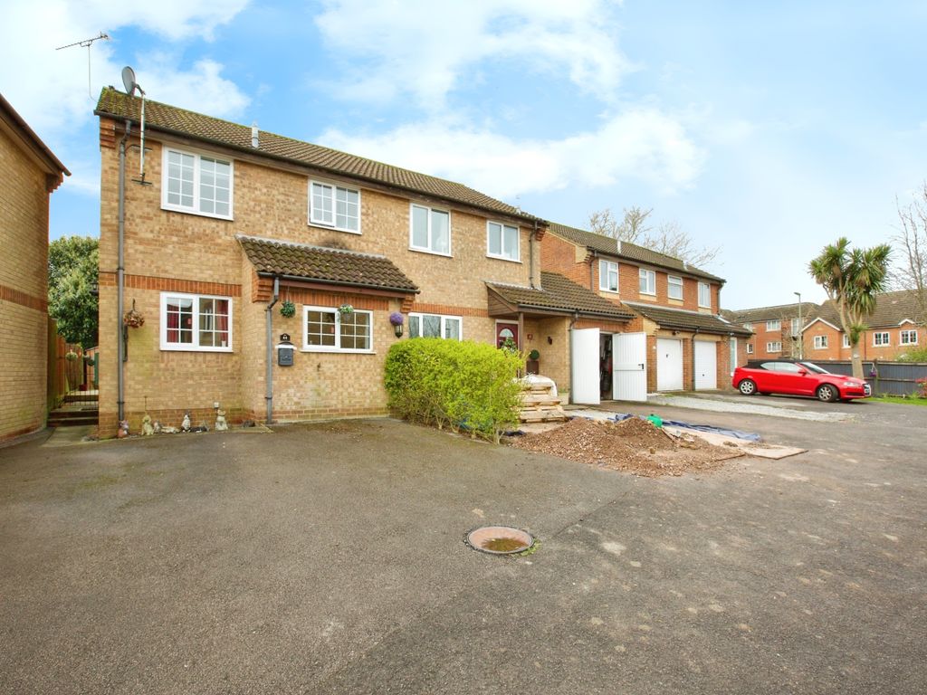 3 bed semidetached house for sale in Woodstock Close, Hedge End