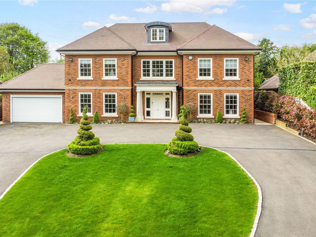 5 bed detached house for sale in Dodds Lane, Chalfont St. Giles