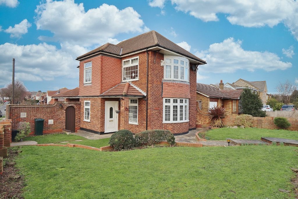 3 bed detached house for sale in Chase Cross Road, Collier Row, Romford