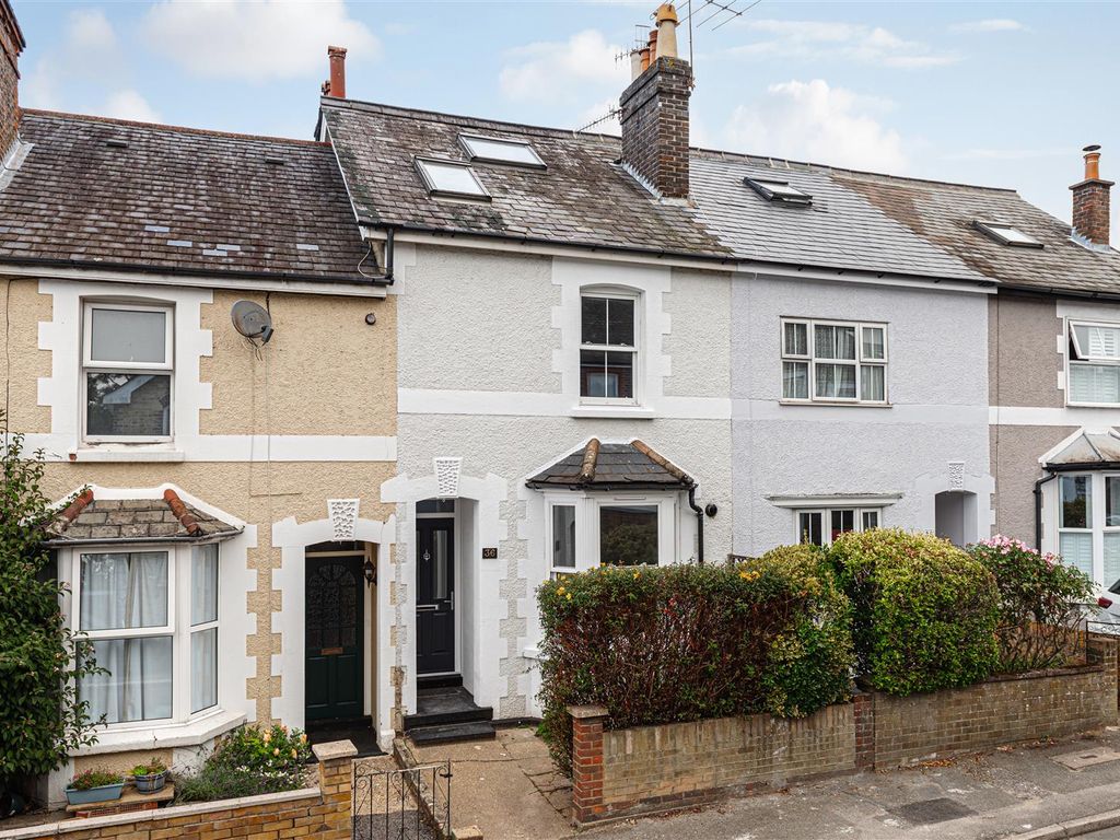 3 bed semidetached house for sale in Doods Road, Reigate RH2, £775,000
