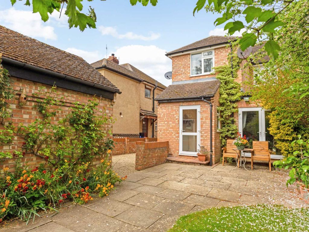 4 bed semidetached house for sale in The Garth, Yarnton OX5 Zoopla