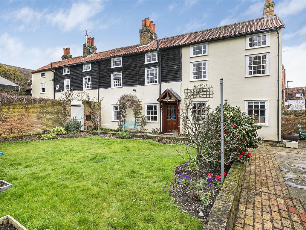 3 bed semidetached house for sale in St. Andrew Mews, St. Andrew