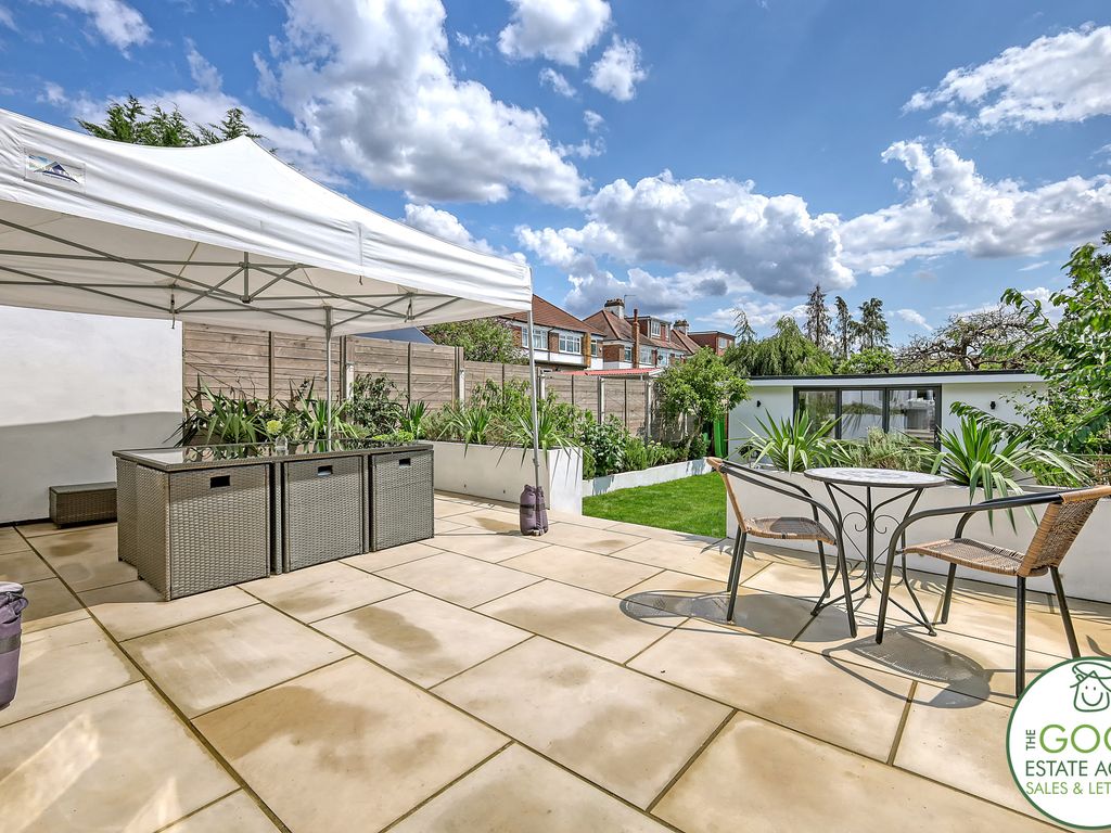 3 bed terraced house for sale in Valley Hill, Loughton IG10 Zoopla