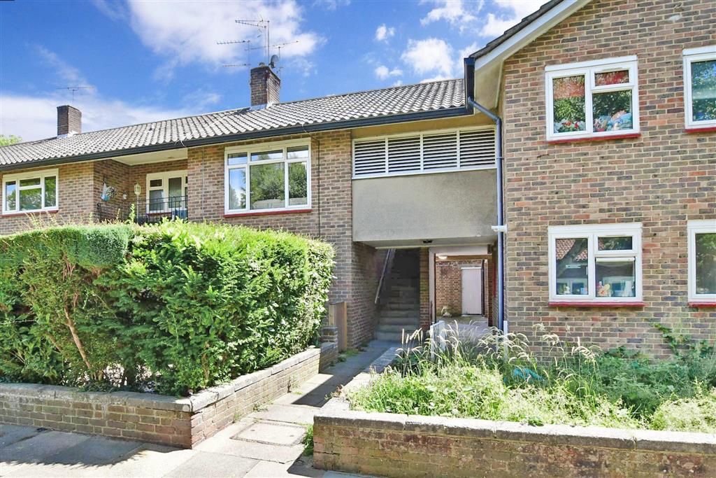 2 bed for sale in Pound Hill Parade, Crawley, West Sussex