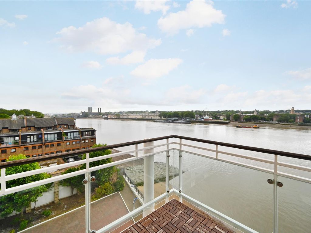 3 bed flat for sale in St. Davids Square, Isle Of Dogs E14, £735,000