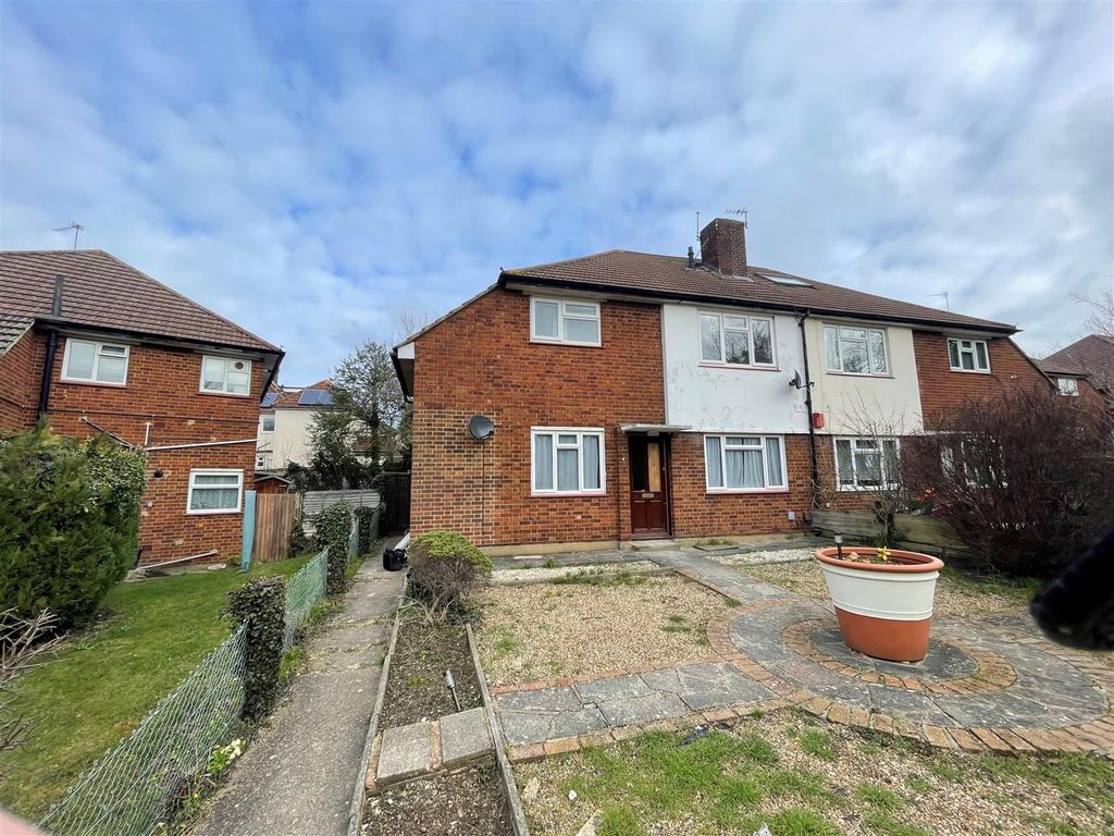 3 bed flat to rent in Russett Close, Chelsfield, Orpington BR6 Zoopla