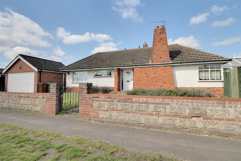 2 bed bungalow for sale in Hawthorne Avenue, Hellesdon, Norwich NR6
