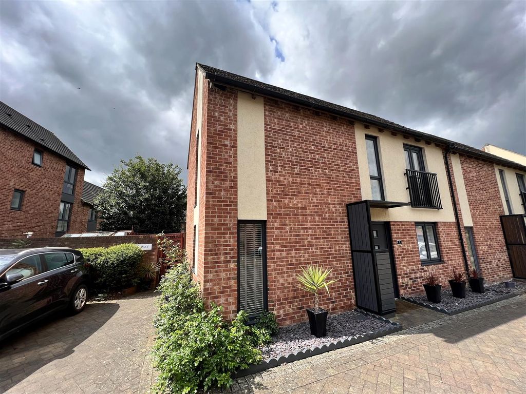 3 bed semidetached house for sale in Siskin Way, Allerton Bywater