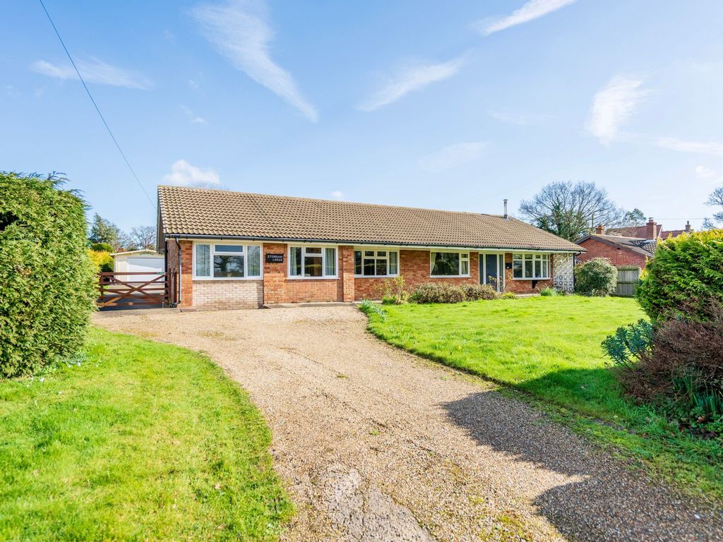 3 bed detached bungalow for sale in Dun Cow Road, Aldeby, Beccles NR34