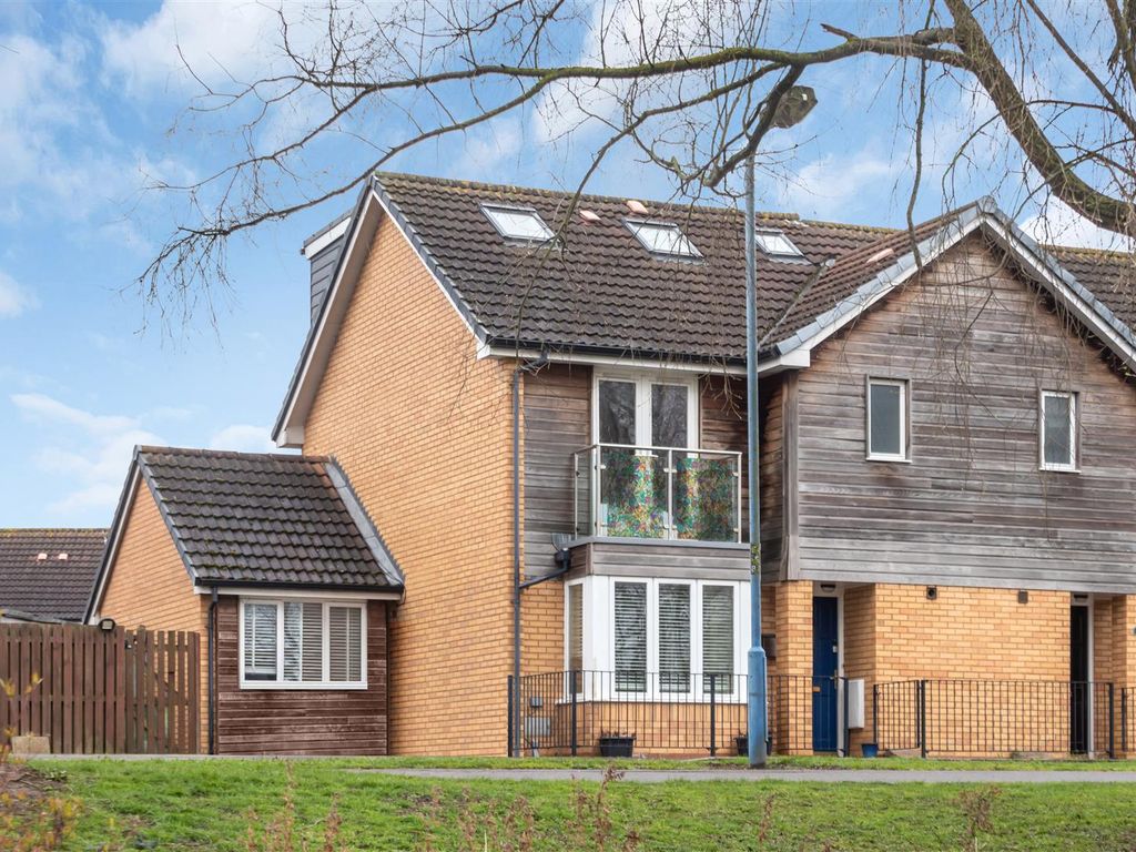 4 bed semidetached house for sale in Clipstone Brook Way, Broughton