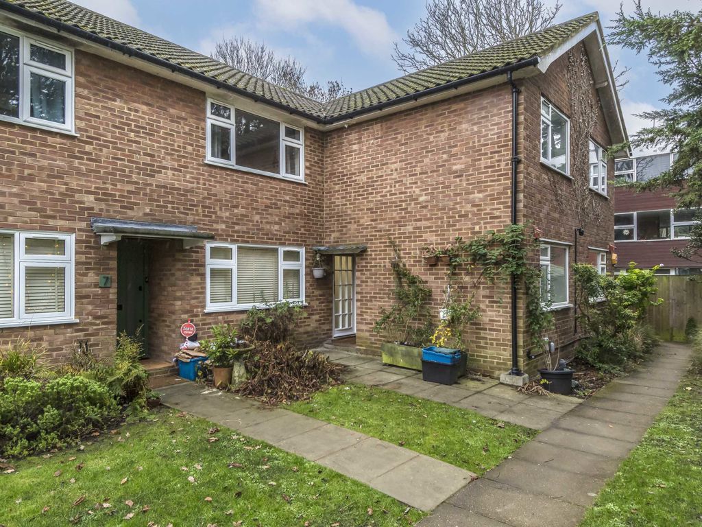 2 bed flat to rent in Munster Road, Teddington TW11, £1,900 pcm Zoopla