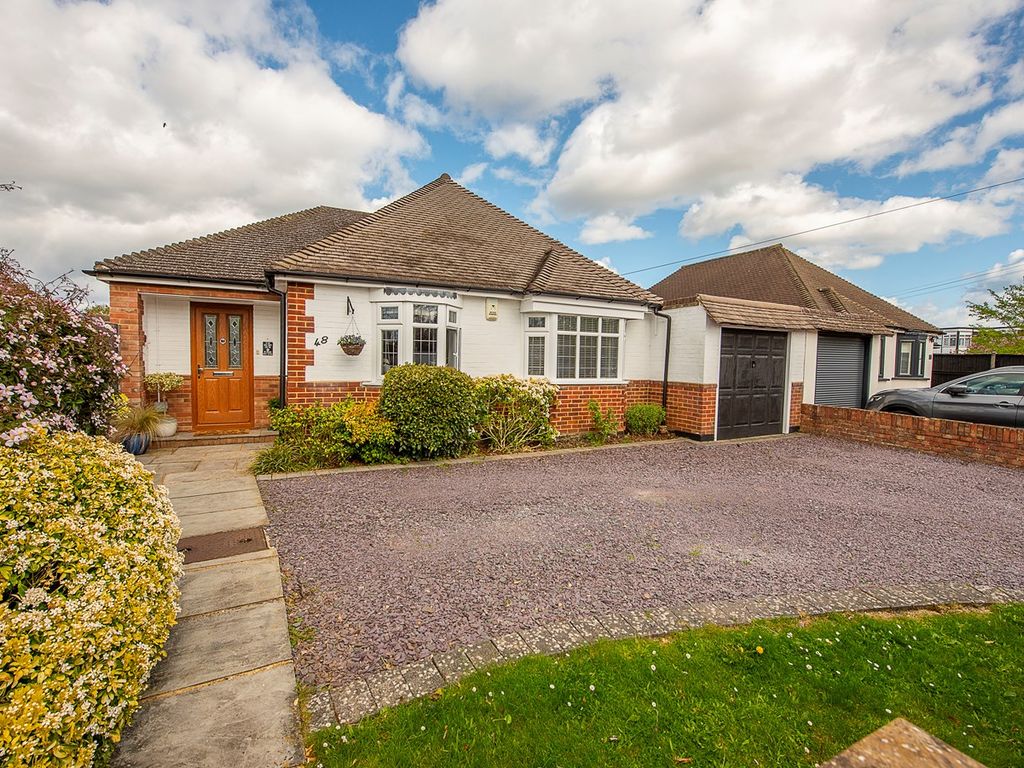 3 bed bungalow for sale in Manor Farm Avenue, Shepperton TW17, £735,000
