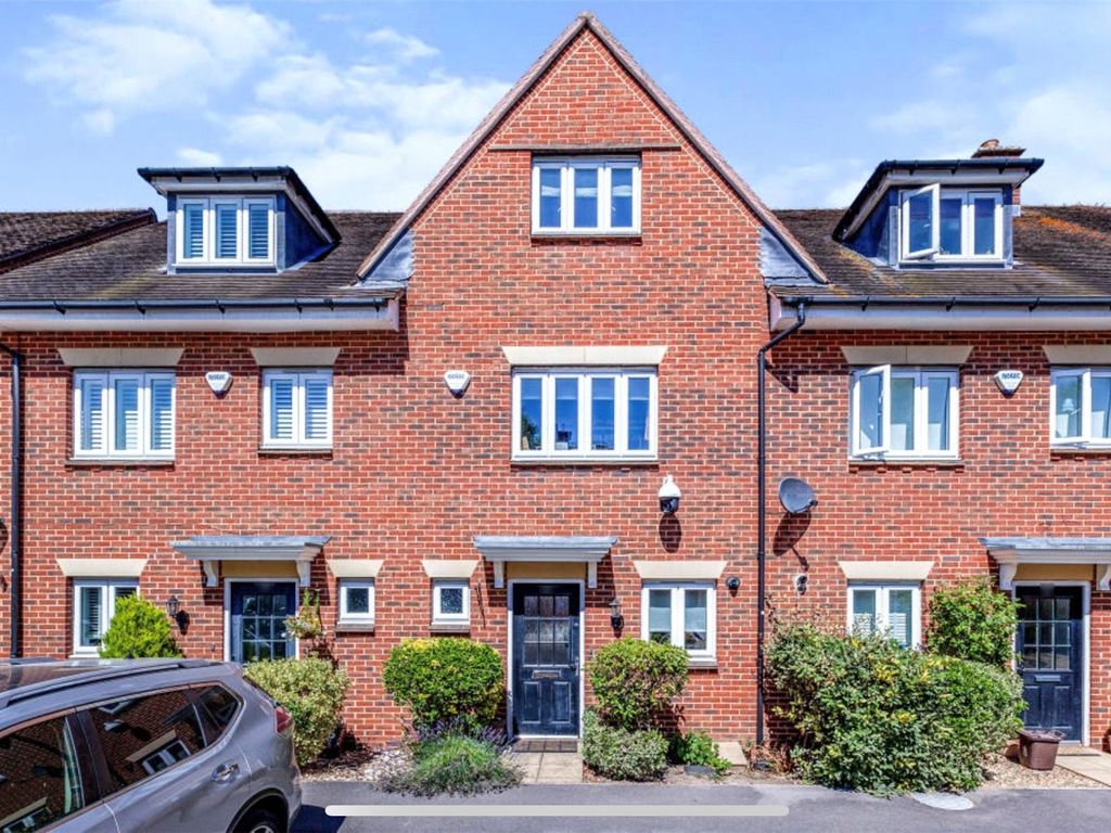3 bed terraced house for sale in Montague Close, Farnham Royal