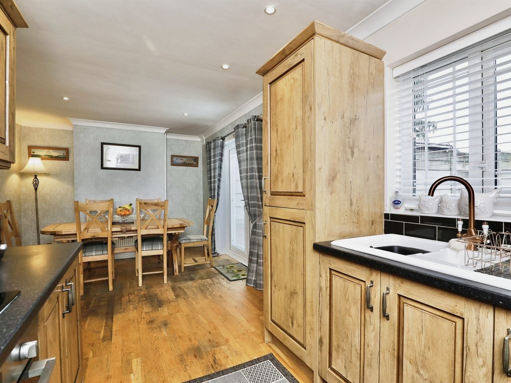 3 bed semidetached house for sale in Cavendish Road, Worksop S80, £