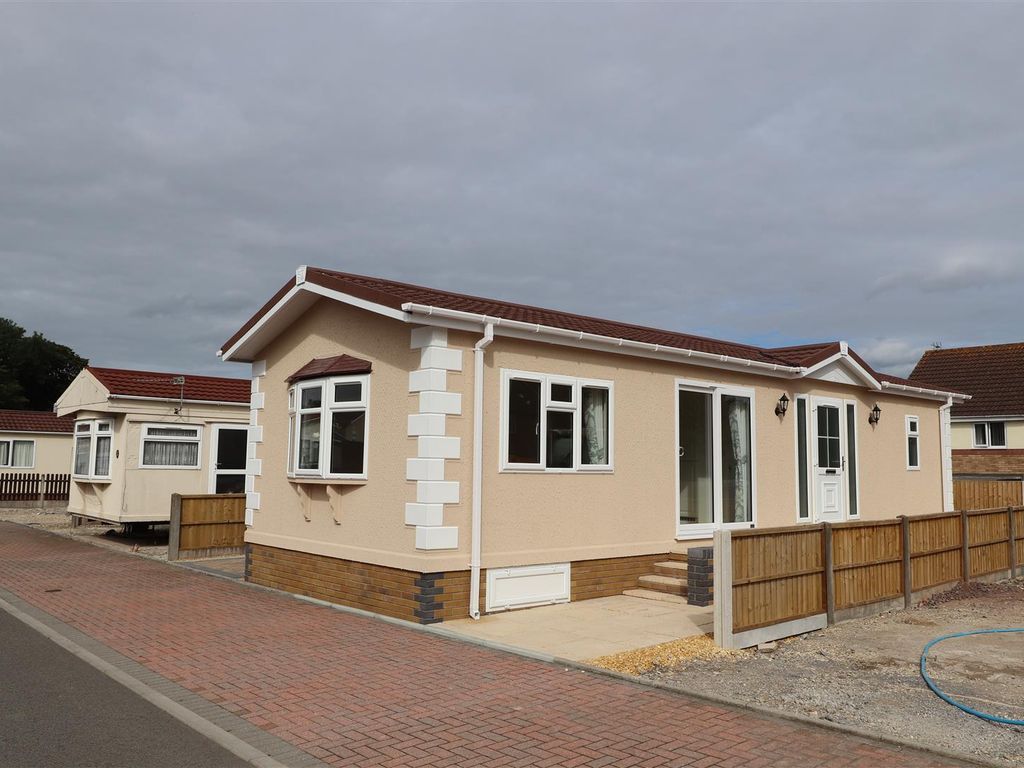 2 bed mobile/park home for sale in Queens Drive, Cambrian Residential