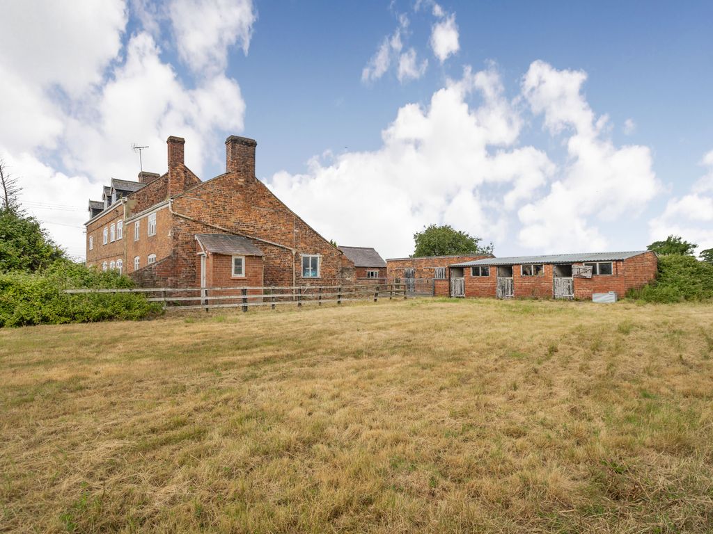6 bed detached house for sale in Bowling Bank, Isycoed LL13, £650,000