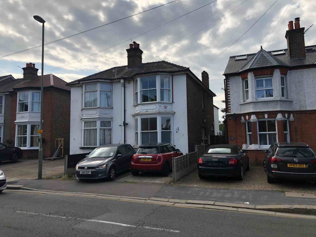 2 bed flat to rent in Hook Road, Epsom KT19, £1,650 pcm Zoopla
