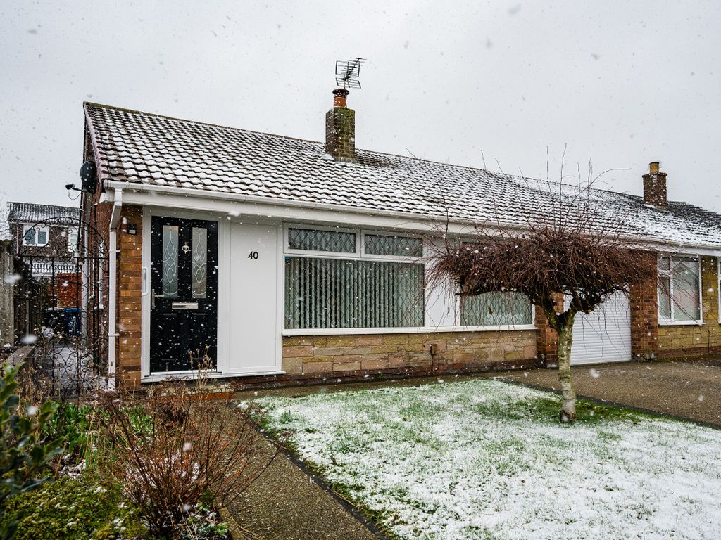 3 bed semidetached house for sale in Cadogan Drive, Winstanley, Wigan