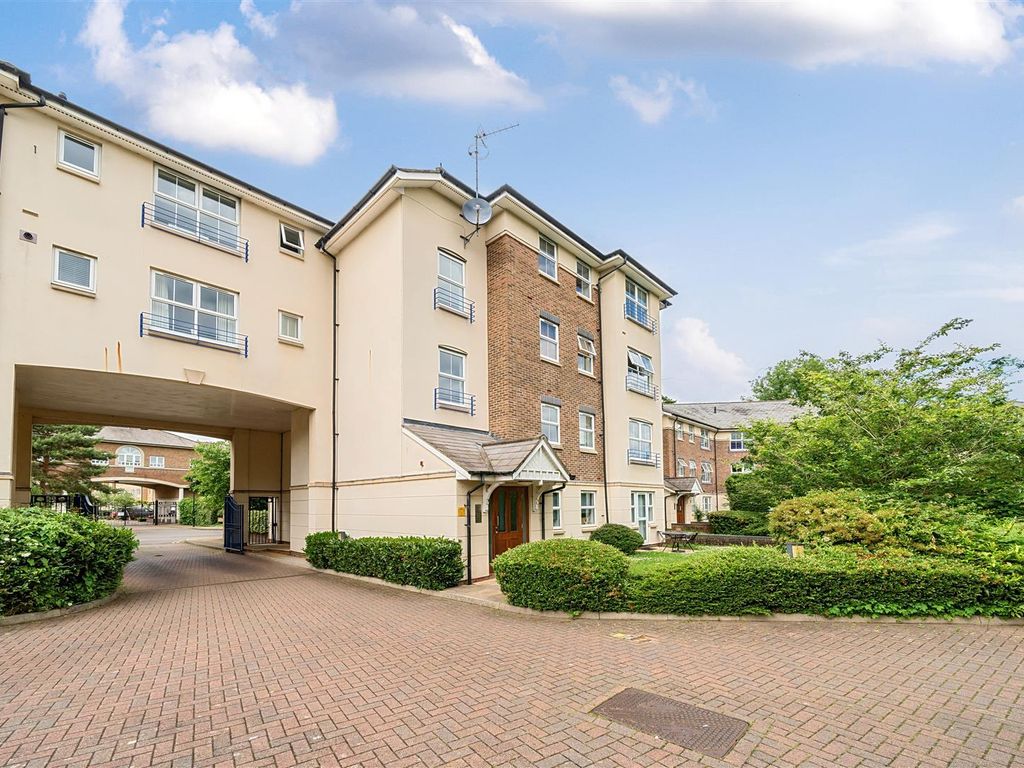 2 bed flat to rent in Lower Kings Road, Kingston Upon Thames KT2, £