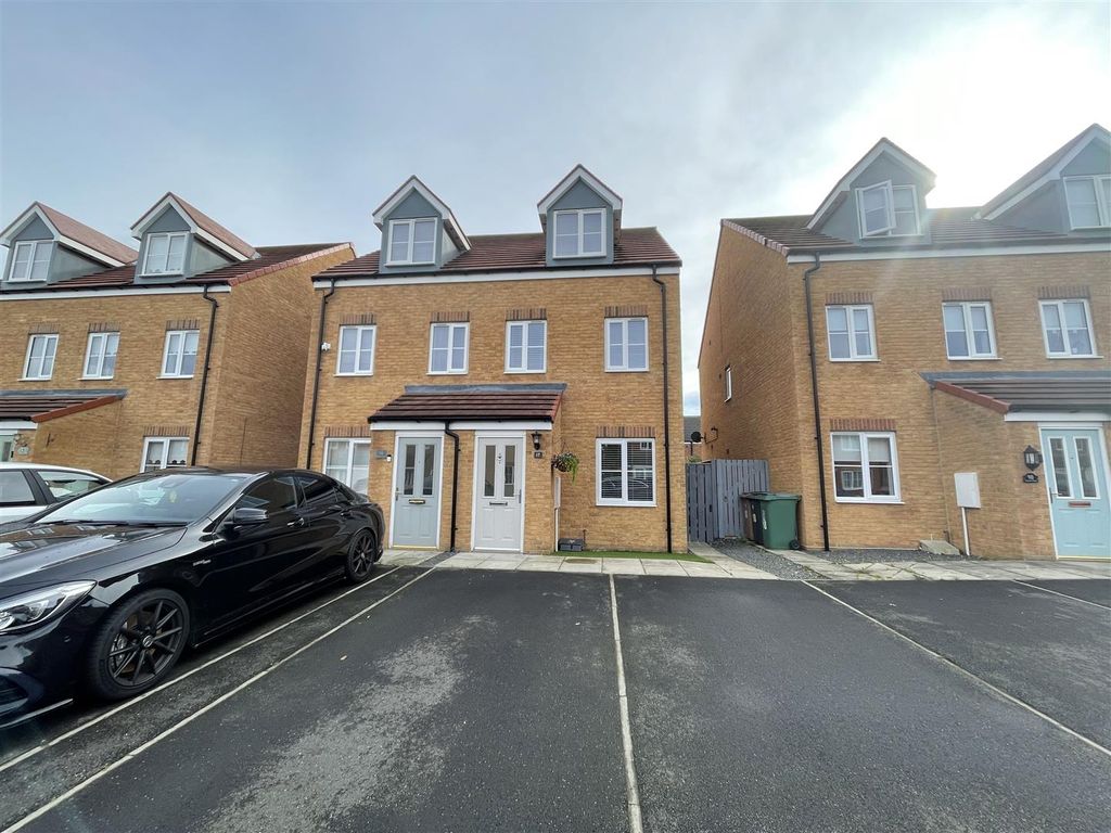 3 bed semidetached house for sale in Hawker Close, Seaton Carew