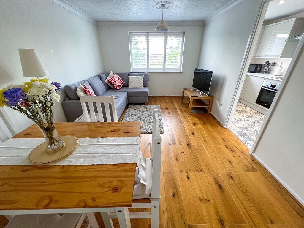 1 bed flat for sale in Cambridge Road, West Molesey KT8 Zoopla