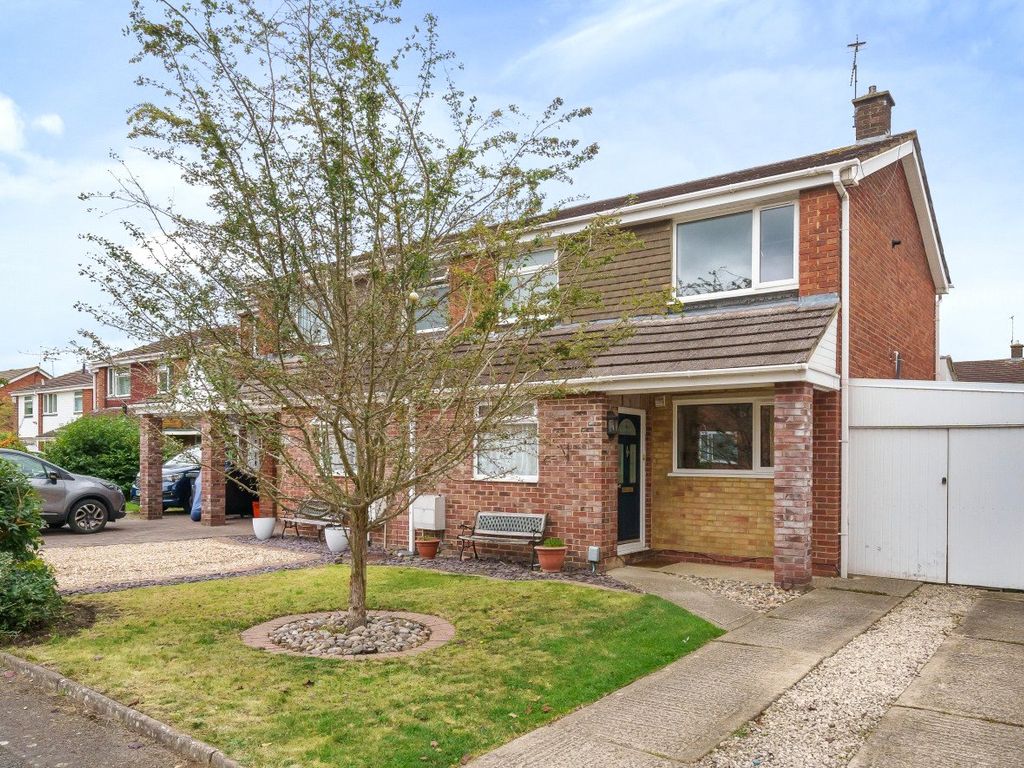 3 bed semidetached house for sale in St Ambrose Close, Swindon