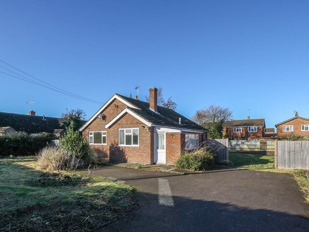 3 bed bungalow to rent in Marsworth Road, Pitstone, Leighton Buzzard