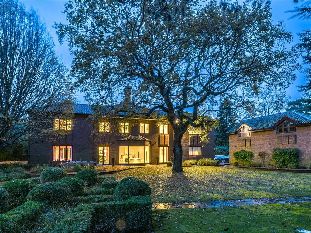 8 bed detached house for sale in Telegraph Cottage, Warren Road