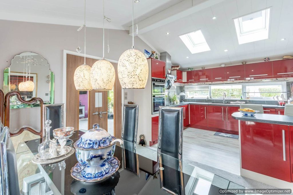 2 bed mobile/park home for sale in Grosvenor Avenue, Torksey Lock