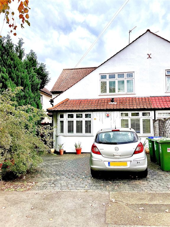 4 bed semidetached house for sale in Brook Lane, Bexley DA5, £465,000
