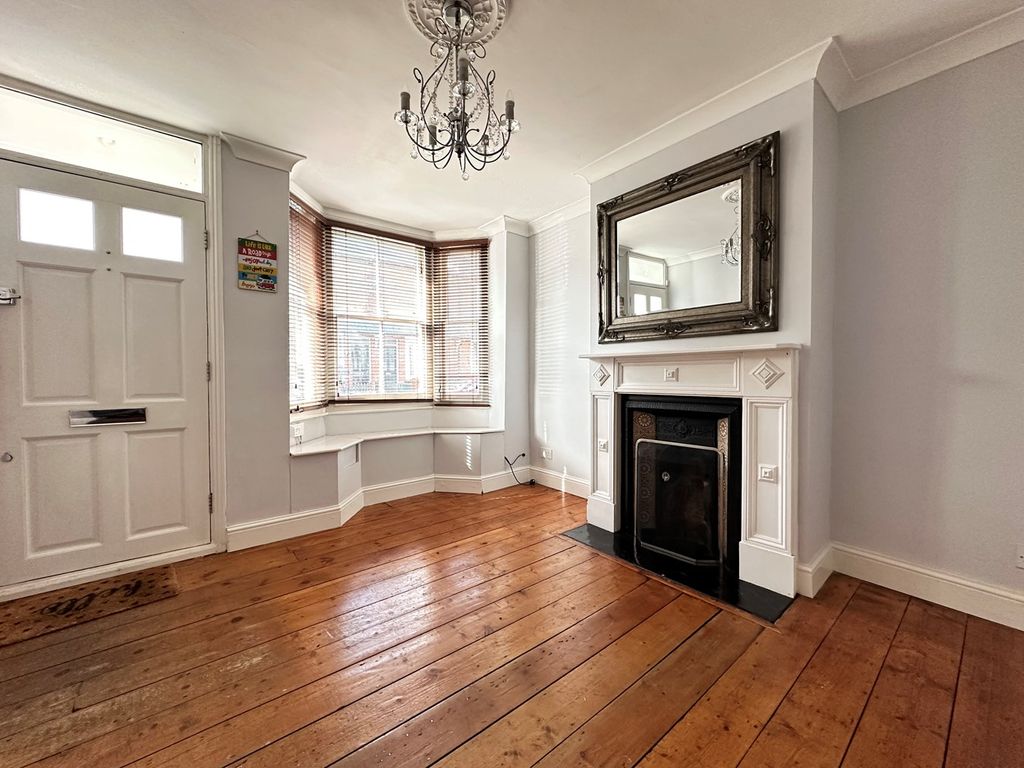 2 bed terraced house for sale in Redcliffe Road, Chelmsford CM2, £