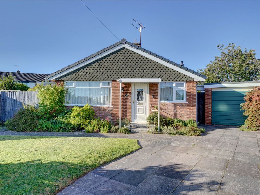 4 bed bungalow for sale in Abberley Drive, Droitwich, Worcestershire