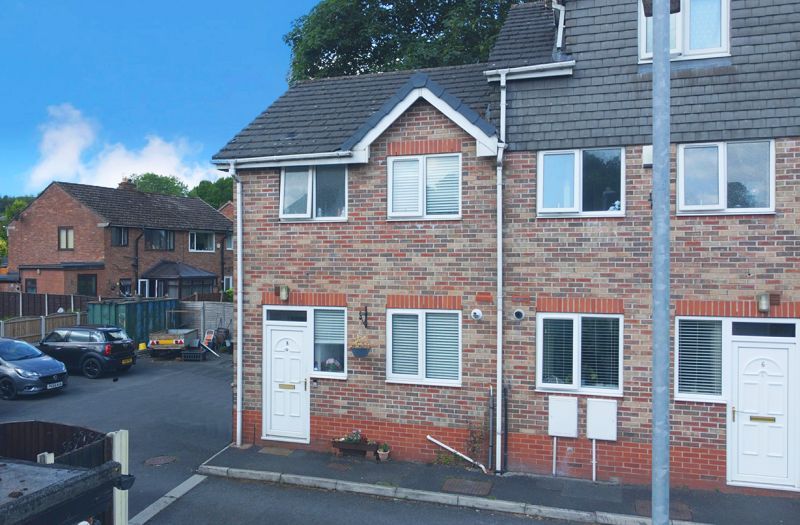 2 bed property for sale in Chapel Street, Stoneclough, Radcliffe