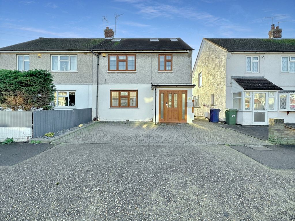 4 bed semidetached house for sale in ster Road, StanfordLeHope