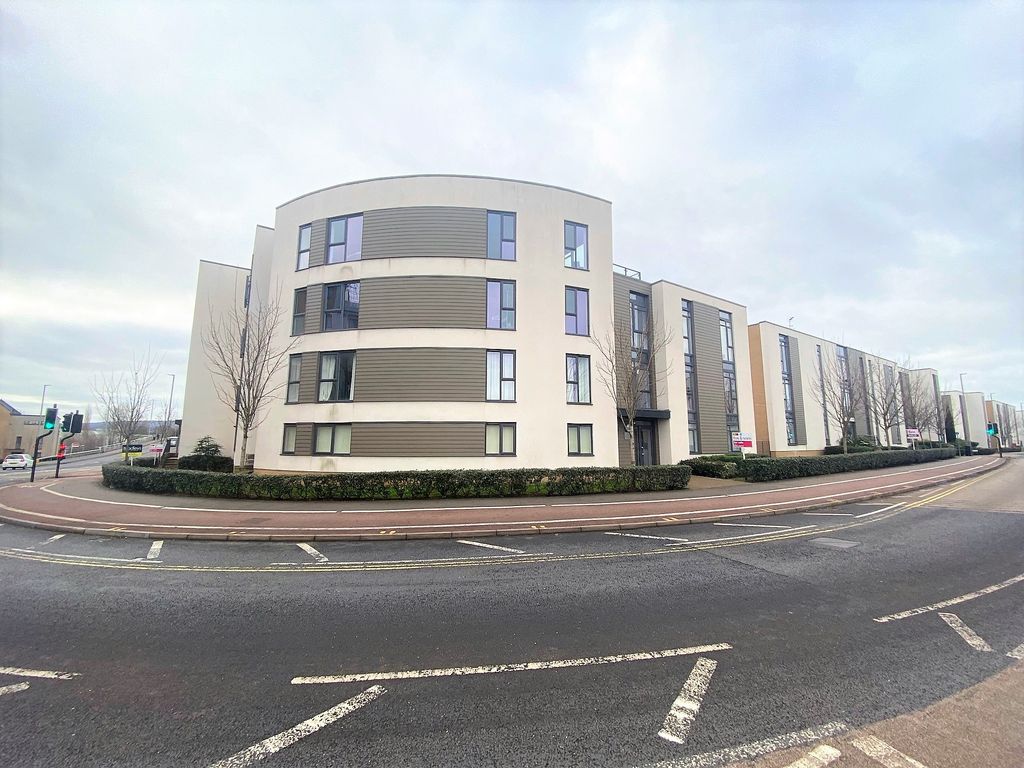 2 bed flat to rent in Firepool View, Taunton TA1, £1,075 pcm Zoopla