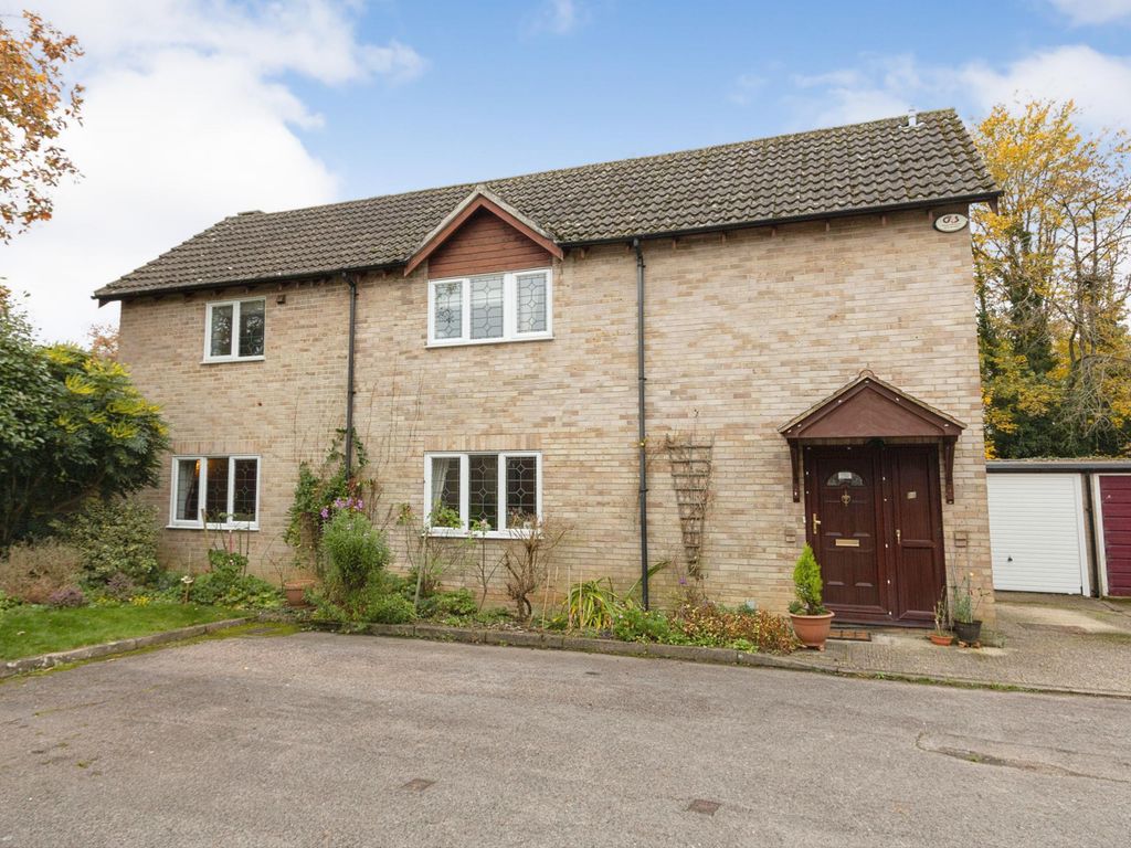 4 bed detached house for sale in Sarisbury Close, Tadley, Hampshire